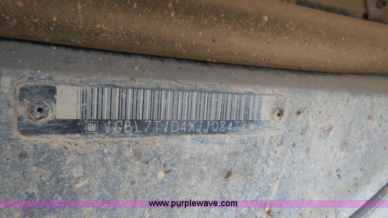 image for item K5258 2000 Chevrolet B7 school bus