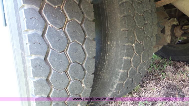 image for item K5260 1996 Blue Bird TC2000 school bus