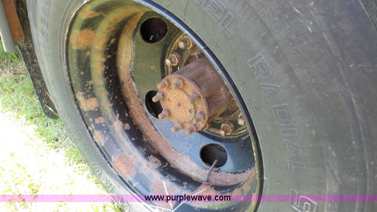 image for item K5260 1996 Blue Bird TC2000 school bus