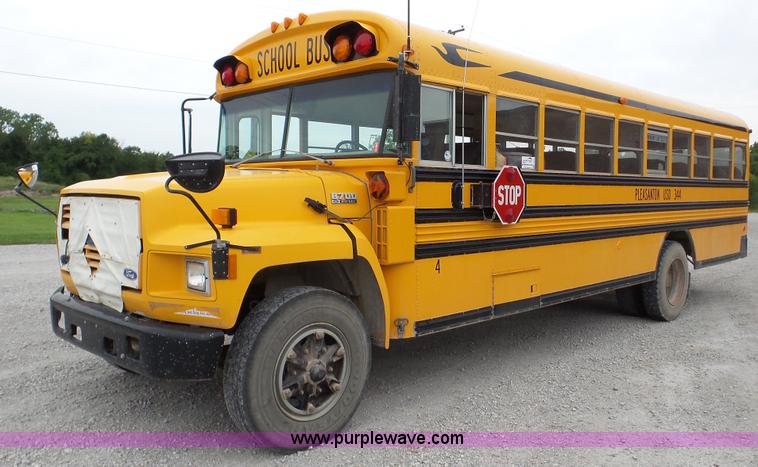 image for item K5261 1993 Ford B700 school bus