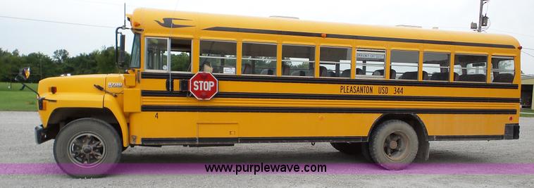 image for item K5261 1993 Ford B700 school bus