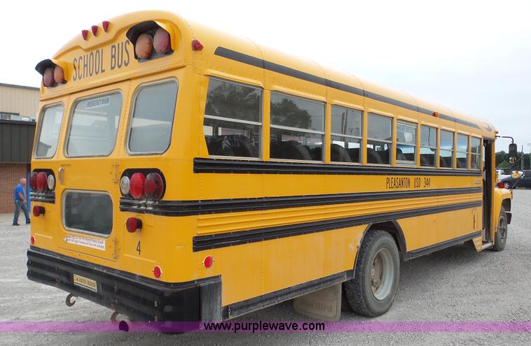 image for item K5261 1993 Ford B700 school bus