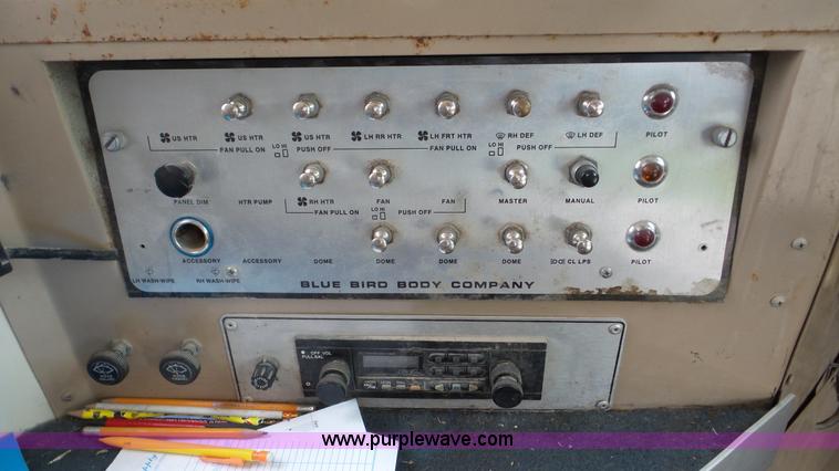 image for item K5261 1993 Ford B700 school bus