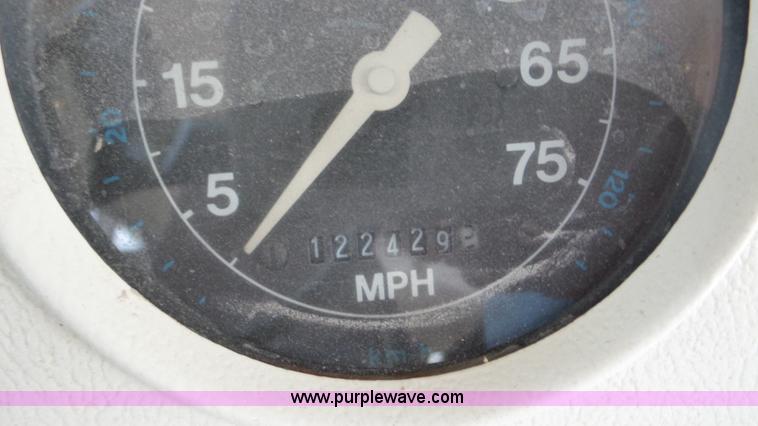 image for item K5261 1993 Ford B700 school bus