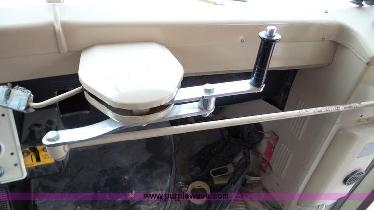 image for item K5261 1993 Ford B700 school bus