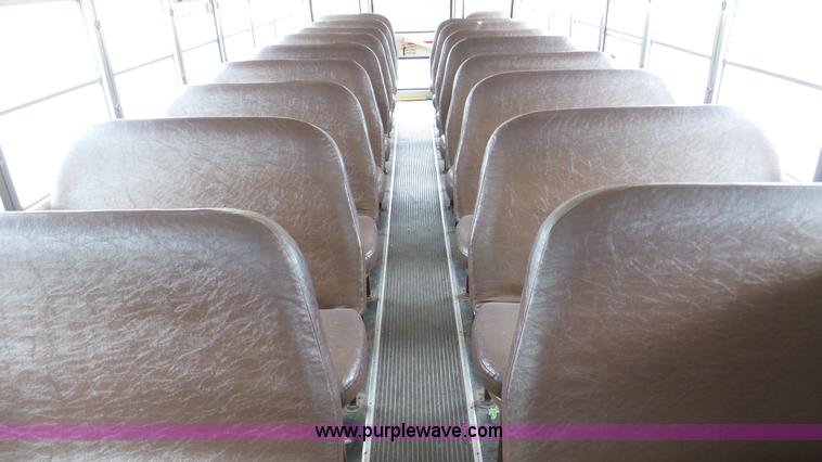 image for item K5261 1993 Ford B700 school bus