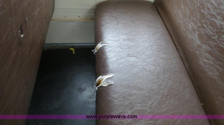 image for item K5261 1993 Ford B700 school bus