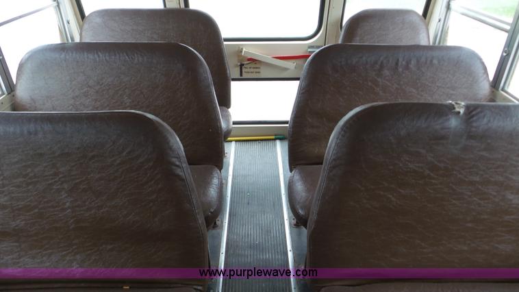 image for item K5261 1993 Ford B700 school bus