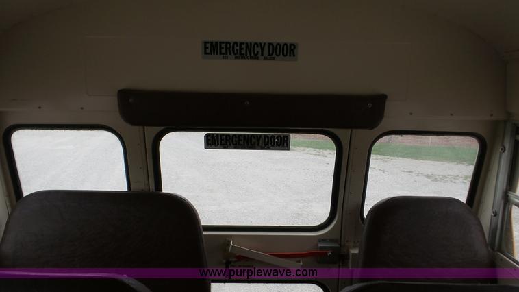 image for item K5261 1993 Ford B700 school bus