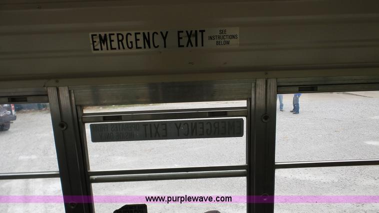 image for item K5261 1993 Ford B700 school bus