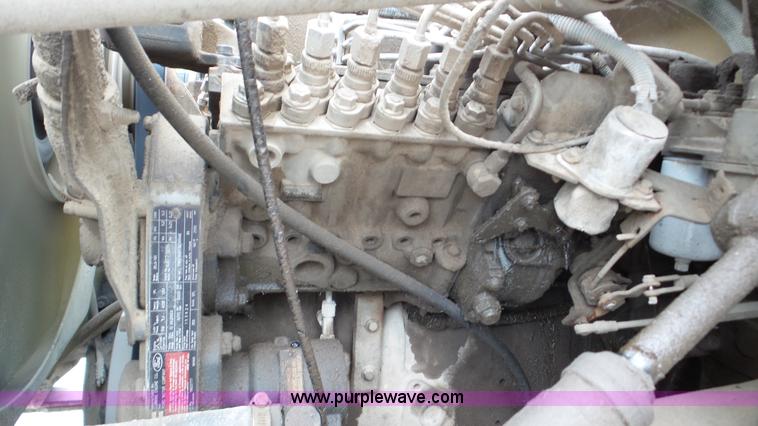 image for item K5261 1993 Ford B700 school bus