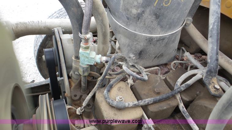 image for item K5261 1993 Ford B700 school bus