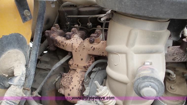 image for item K5261 1993 Ford B700 school bus