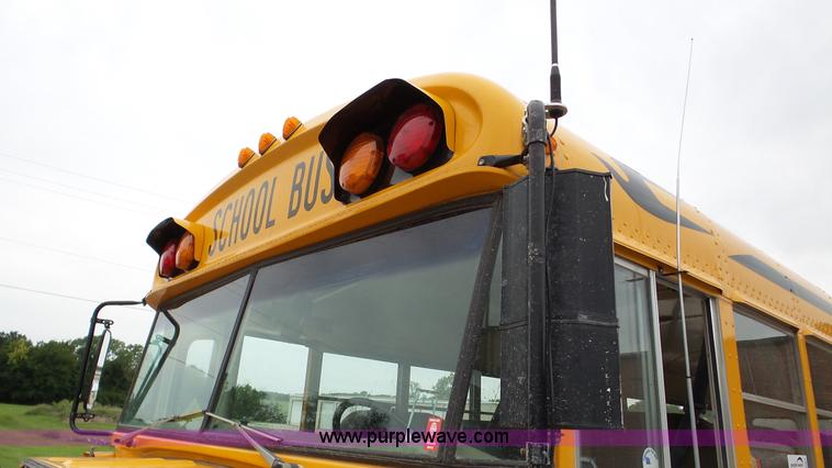 image for item K5261 1993 Ford B700 school bus