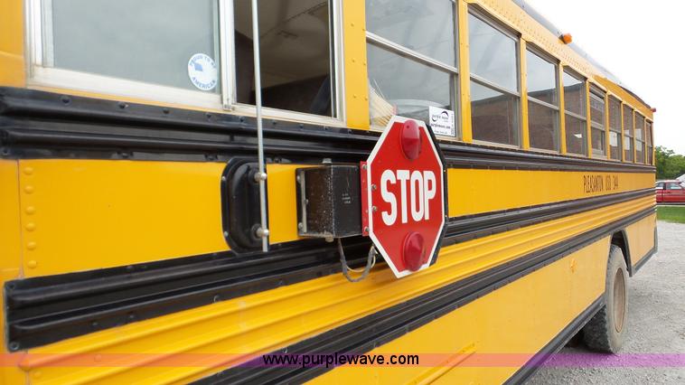 image for item K5261 1993 Ford B700 school bus