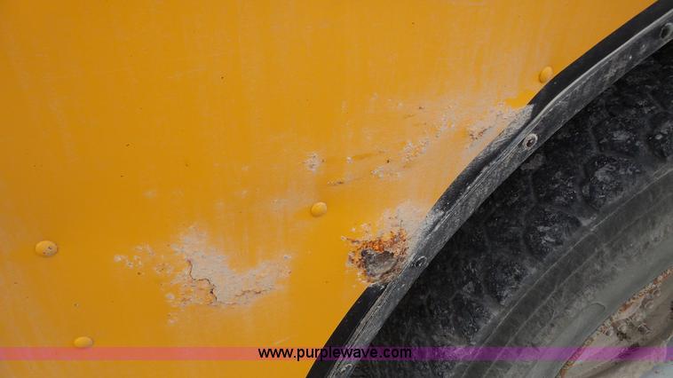 image for item K5261 1993 Ford B700 school bus