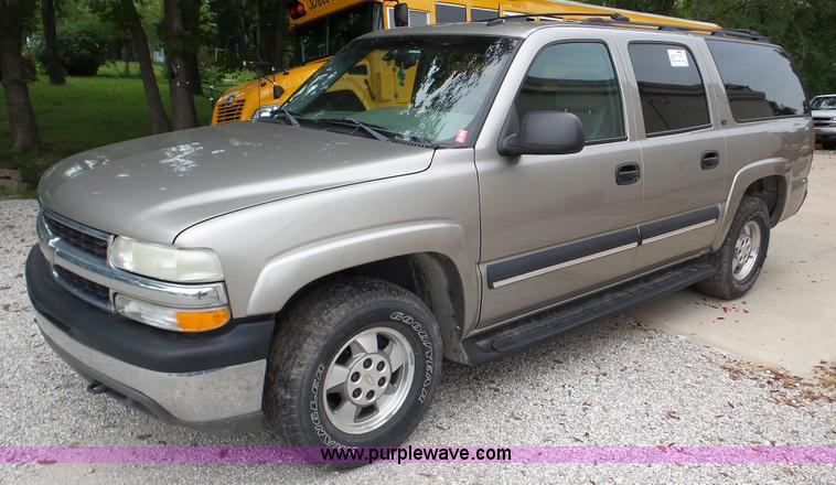 image for item K5263 2002 Chevrolet Suburban 1500 SUV