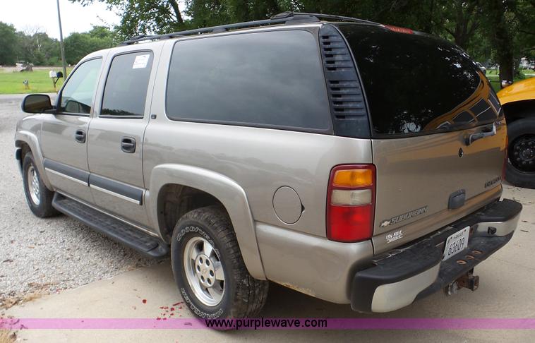 image for item K5263 2002 Chevrolet Suburban 1500 SUV