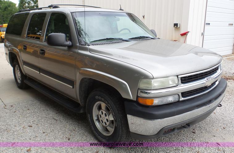 image for item K5263 2002 Chevrolet Suburban 1500 SUV
