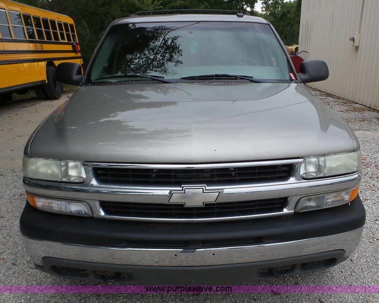 image for item K5263 2002 Chevrolet Suburban 1500 SUV