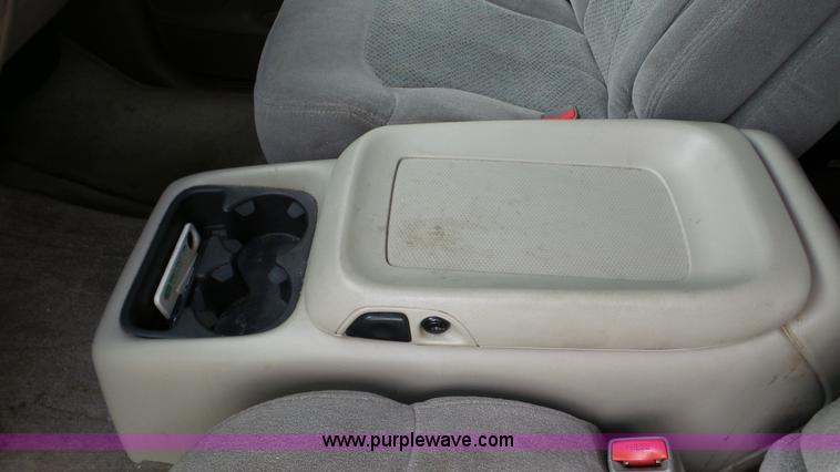 image for item K5263 2002 Chevrolet Suburban 1500 SUV