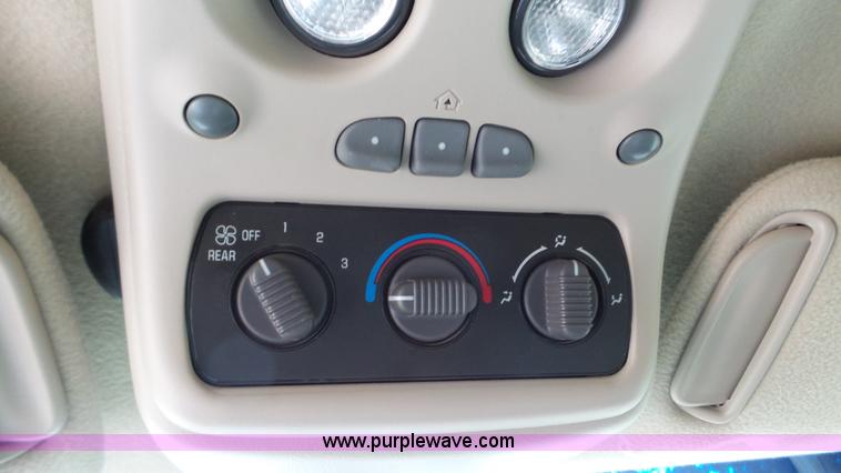 image for item K5263 2002 Chevrolet Suburban 1500 SUV