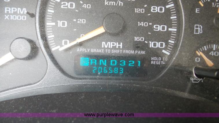 image for item K5263 2002 Chevrolet Suburban 1500 SUV