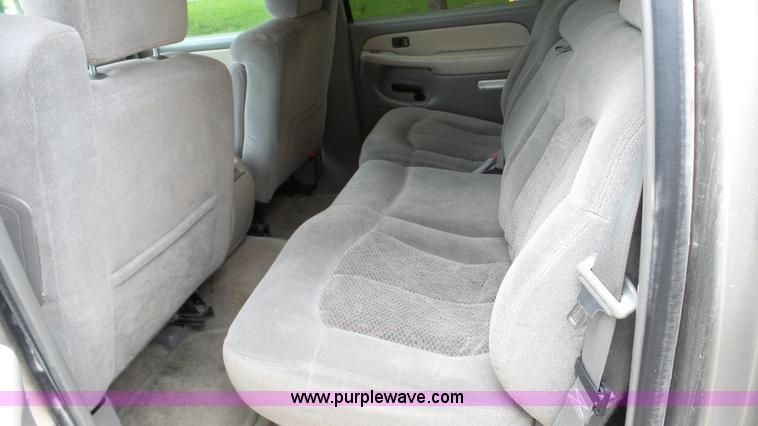 image for item K5263 2002 Chevrolet Suburban 1500 SUV
