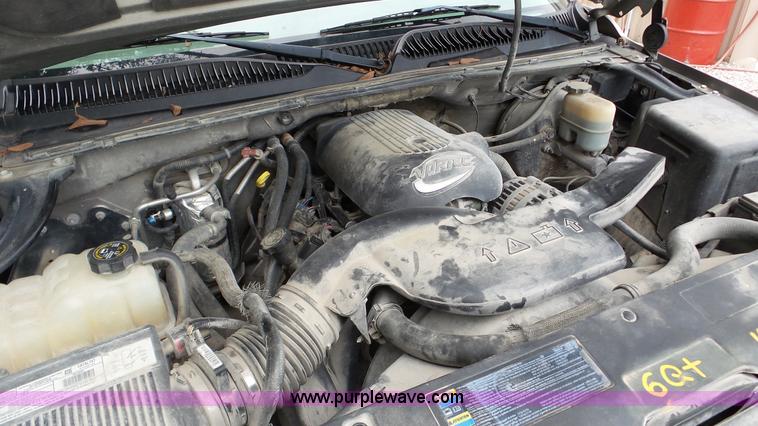 image for item K5263 2002 Chevrolet Suburban 1500 SUV