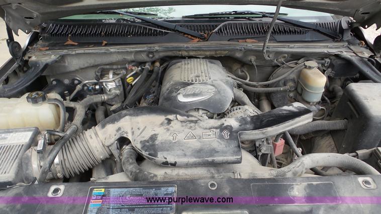 image for item K5263 2002 Chevrolet Suburban 1500 SUV