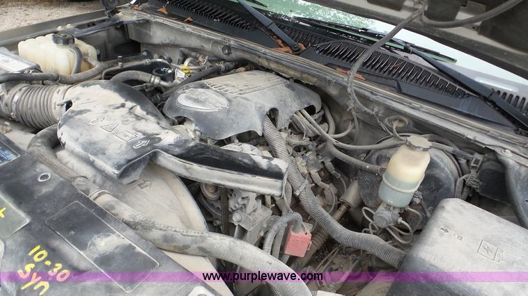 image for item K5263 2002 Chevrolet Suburban 1500 SUV