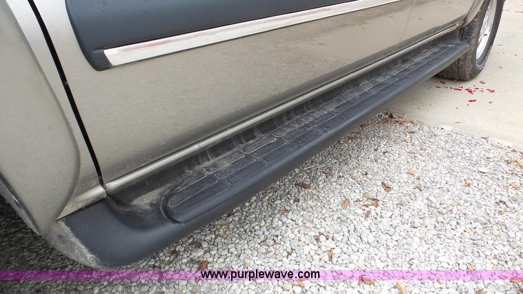 image for item K5263 2002 Chevrolet Suburban 1500 SUV