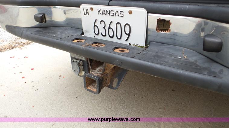 image for item K5263 2002 Chevrolet Suburban 1500 SUV