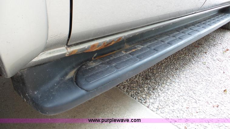 image for item K5263 2002 Chevrolet Suburban 1500 SUV