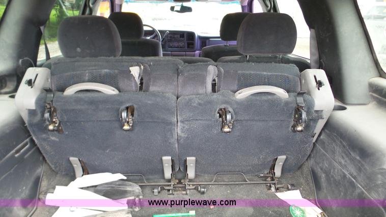 image for item K5264 2002 Chevrolet Tahoe SUV