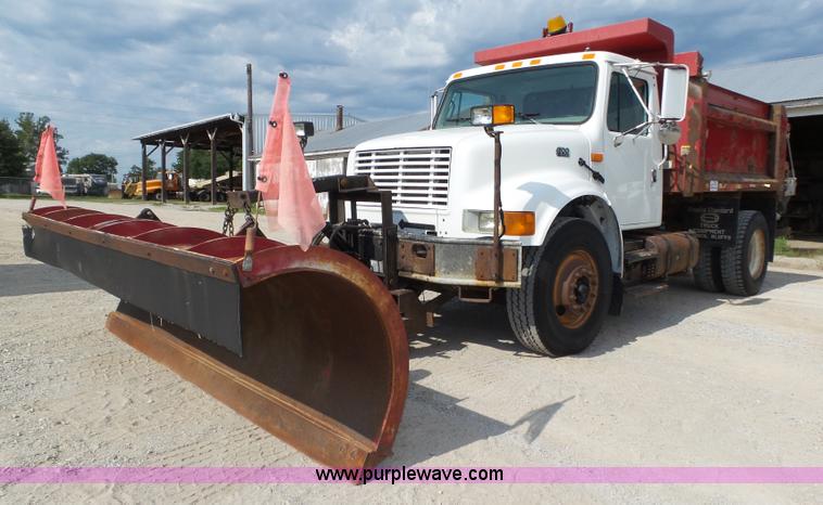 image for item K8438 2001 International 4700 dump truck