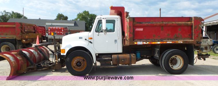 image for item K8438 2001 International 4700 dump truck