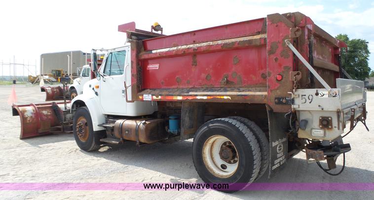 image for item K8438 2001 International 4700 dump truck