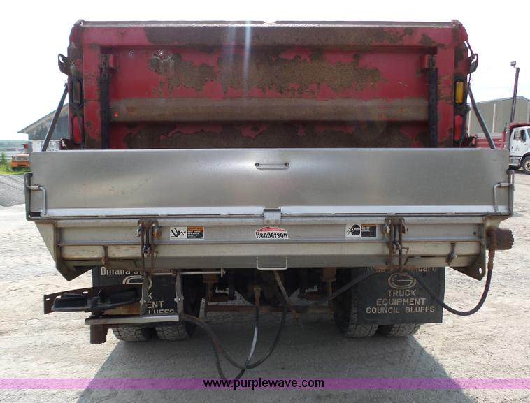 image for item K8438 2001 International 4700 dump truck