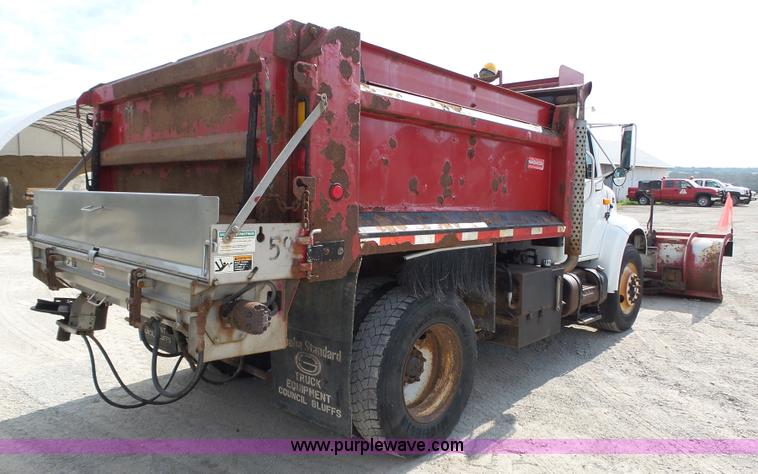 image for item K8438 2001 International 4700 dump truck