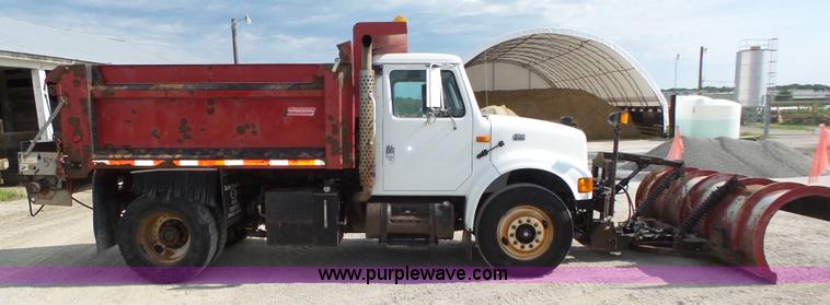 image for item K8438 2001 International 4700 dump truck