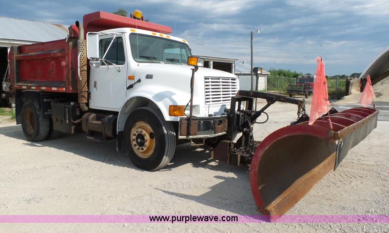 image for item K8438 2001 International 4700 dump truck