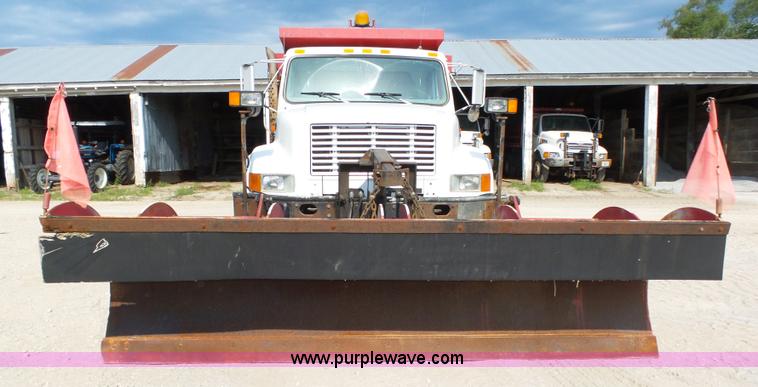 image for item K8438 2001 International 4700 dump truck