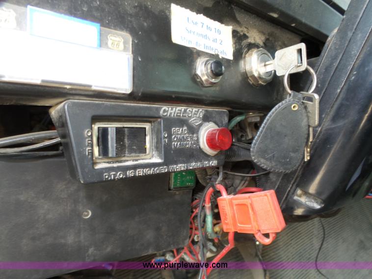 image for item K8438 2001 International 4700 dump truck