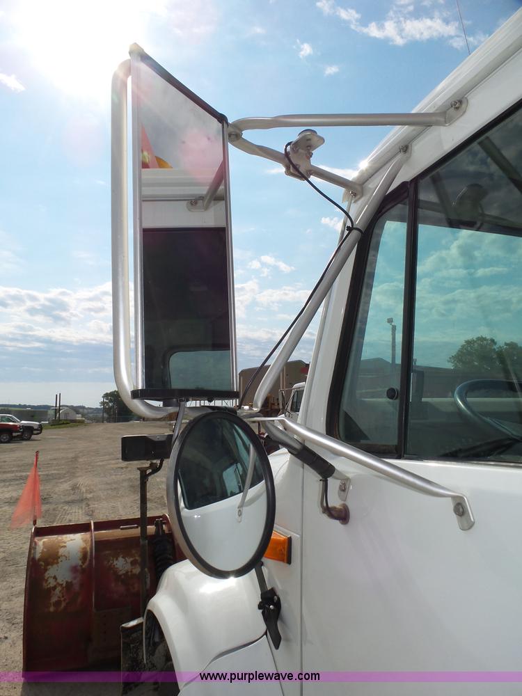 image for item K8438 2001 International 4700 dump truck