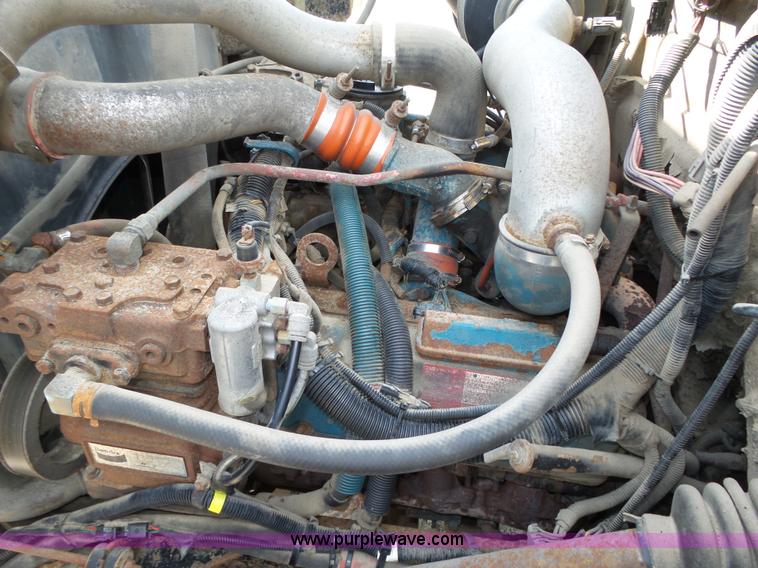 image for item K8438 2001 International 4700 dump truck