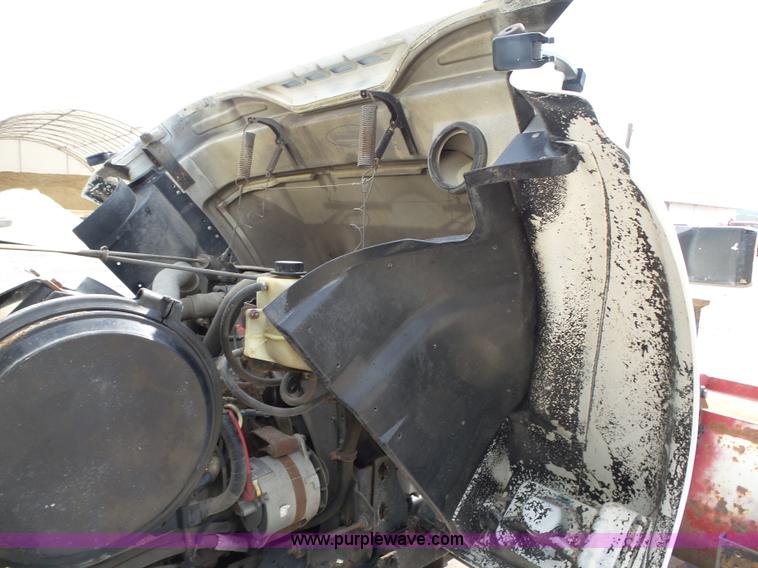 image for item K8438 2001 International 4700 dump truck