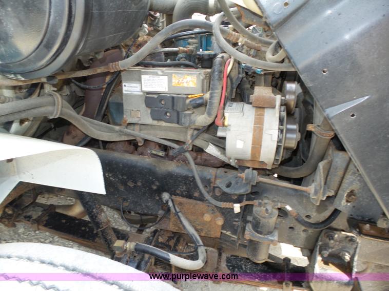 image for item K8438 2001 International 4700 dump truck