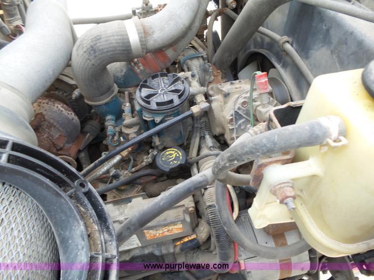 image for item K8438 2001 International 4700 dump truck