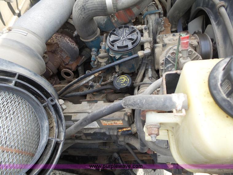 image for item K8438 2001 International 4700 dump truck